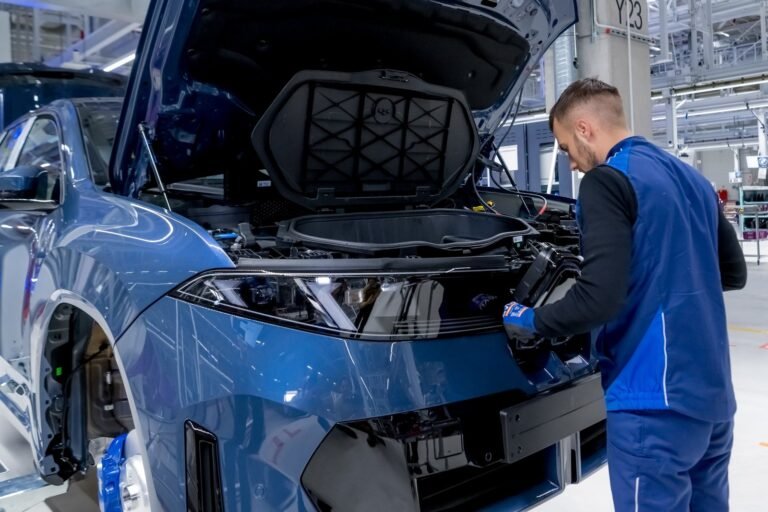 BMW Group Werk Debrecen produziert 50.000sten BMW iX3