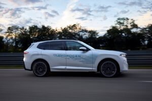 BMW iX5 Hydrogen: Erprobung unter Realbedingungen, Prototypenbau und Industrialisierung gehen parallel voran